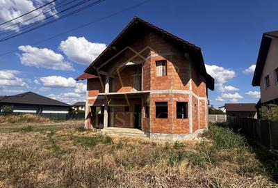 Casă individuală cu 6 camere cu Canalizare în Moșnița Nouă