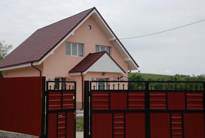 Casa tip vila in comuna poduri, jude?ul bacau
