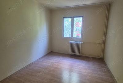 Inchiriez apartament 3 camere - 1