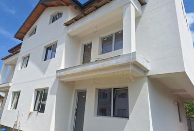 Duplex cu 7 camere cu Canalizare în Central - 9