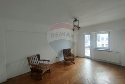 Apartament  de vanzare - 3