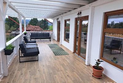 Casă cu 3 camere cu Teren 6000 Mp în Central - 10