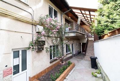 Apartament in vila,3 camere,90 mp utili,zona de case,acces separat,Brasov,Centru