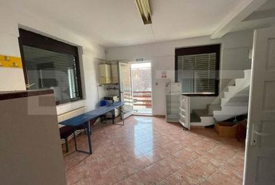 Casa cu 5 incaperi, 580mp, zona Carpati 1 - 5