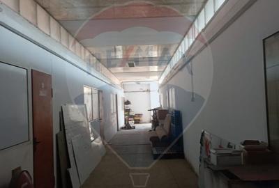 Spațiu comercial, de 1,900 mp, în Lacu - 3