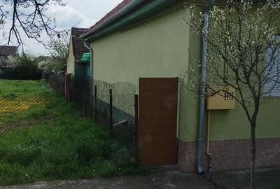 Casă cu Teren 376 Mp în Central - 1
