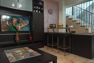 Casă cu 5 camere în Brănești