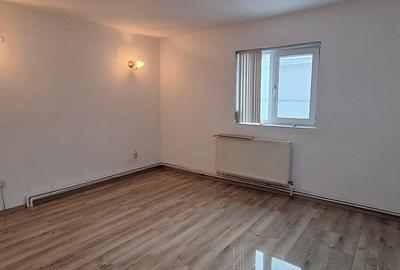 Casă individuală cu 9 camere cu Canalizare în Central - 6