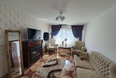 Apartament cu 4 camere decomandat în Central