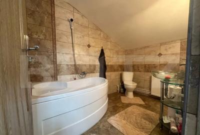 Casă cu 4 camere cu Teren 795 Mp în Central - 4