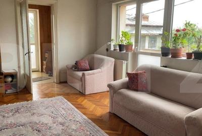 Vila cu 11 camere, 450 mp, teren cu 620 mp, 2 locuri de parcare cu garaj - 9