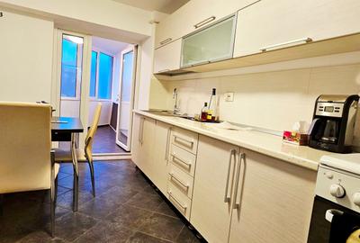 Apartament la cheie,3  camere decomandate,boxa.loc parcare,renovat,etaj 3,1 Mai - 2