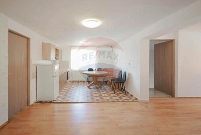 Casă cu 5 camere cu Teren 300 Mp în Sânmartin - 9