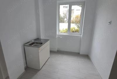Apartament cu 3 camere semidecomandat în Central - 1