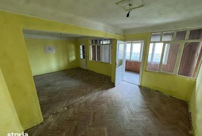 Casă cu 8 camere cu Teren 622 Mp în Titulescu - 8