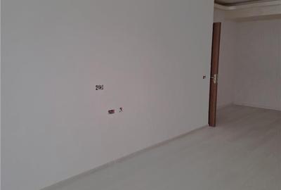Apartament cu 2 camere decomandat în Tractorul - 19