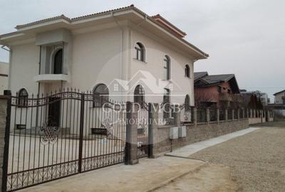 Casă individuală cu 9 camere în Sisești