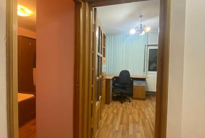 Centru - Aleea cu castani , 3 camere , 2 bai , etaj intermediar - 8