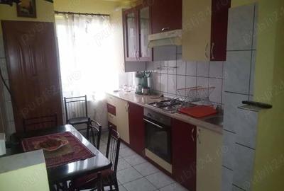Vand apartament cu doua camere etaj 1 - 2