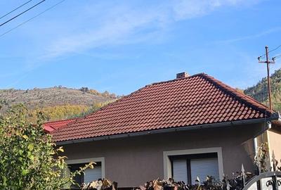 Casă cu 4 camere cu Teren 1800 Mp în Bulz - 1