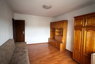 Apartament 3 camere decomandat, etajul 5/8, zona Nicolina - 4
