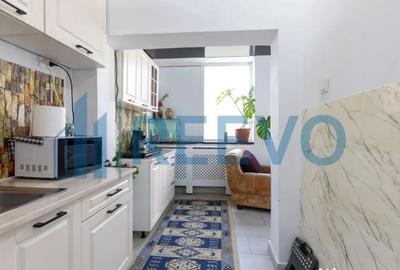 Spațiu comercial, de 430 mp, în Central - 8