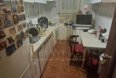 Apartament cu 3 camere decomandat în Romană