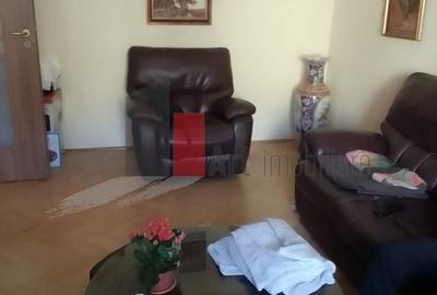 Apartament cu 3 camere decomandat în Valea Ialomiței - 1
