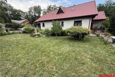 Casă cu 5 camere cu Teren 1596 Mp în Central