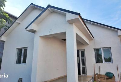 Casă cu 3 camere cu Teren 200 Mp în Central - 1