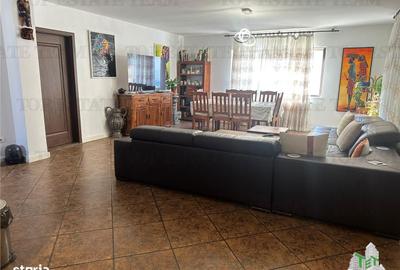 Casă cu 4 camere în Central - 2