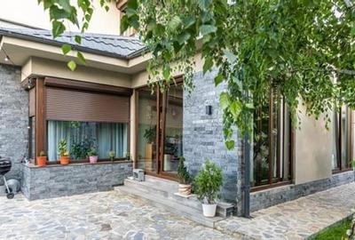 Casă individuală cu 5 camere cu Canalizare în Central