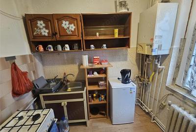 Apartament cu 2 camere decomandat în Micro I - 4