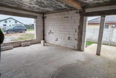 Casă cu 4 camere cu Teren 450 Mp în Malu Mare