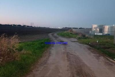 Teren de 8333 mp, în Poarta 6