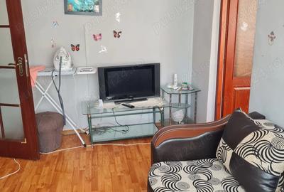 Apartament cu 3 camere semidecomandat în Micro 19