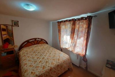 Vand casa cu curte si gradina - 5