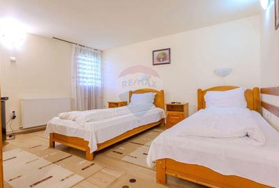 Casă cu 10 camere cu Teren 13400 Mp în Vama Buzăului - 5