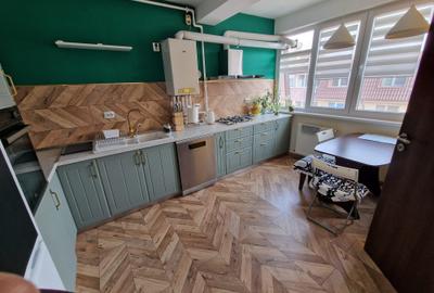 Apartament cu 3 camere semidecomandat, mobilat în Berceni