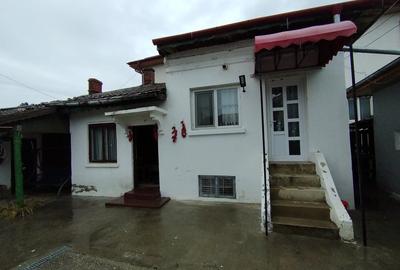 Casă individuală cu 5 camere cu Canalizare în Central - 9