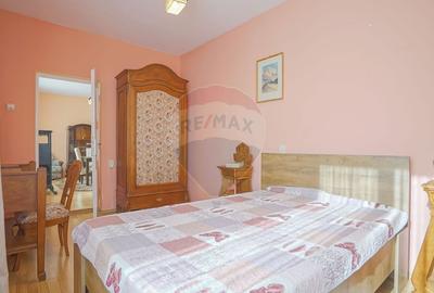 Apartament cu 3 camere semidecomandat, mobilat în Cetatea - 14
