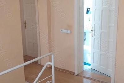 Casă cu 6 camere cu Teren 1122 Mp în Central - 2