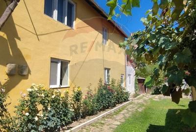 Casă individuală cu 4 camere în Central