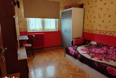 Apartament cu 4 camere decomandat în Traian - 4