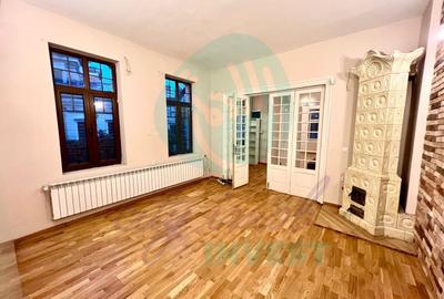 Casă individuală cu 4 camere cu Canalizare în Parcul Carol - 2