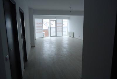 Apartament cu 3 camere decomandat în Central - 1