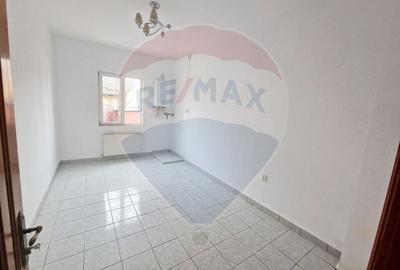 Casă individuală cu 8 camere cu Teren 536 Mp în 1 Mai - 6