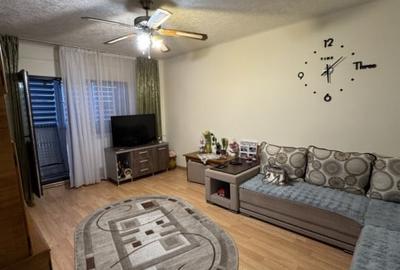 Apartament cu 4 camere decomandat în Malu Roșu