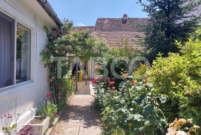 Casa 214 mp utili singur in curte 800 mp teren zona centrala Cisnadie - 3