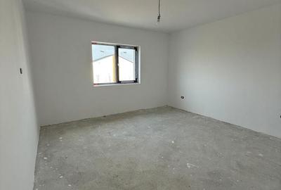 Casă cu 4 camere cu Teren 330 Mp în Central